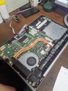 Read more about the article Принесли на ремонт ноутбук. Не включается.